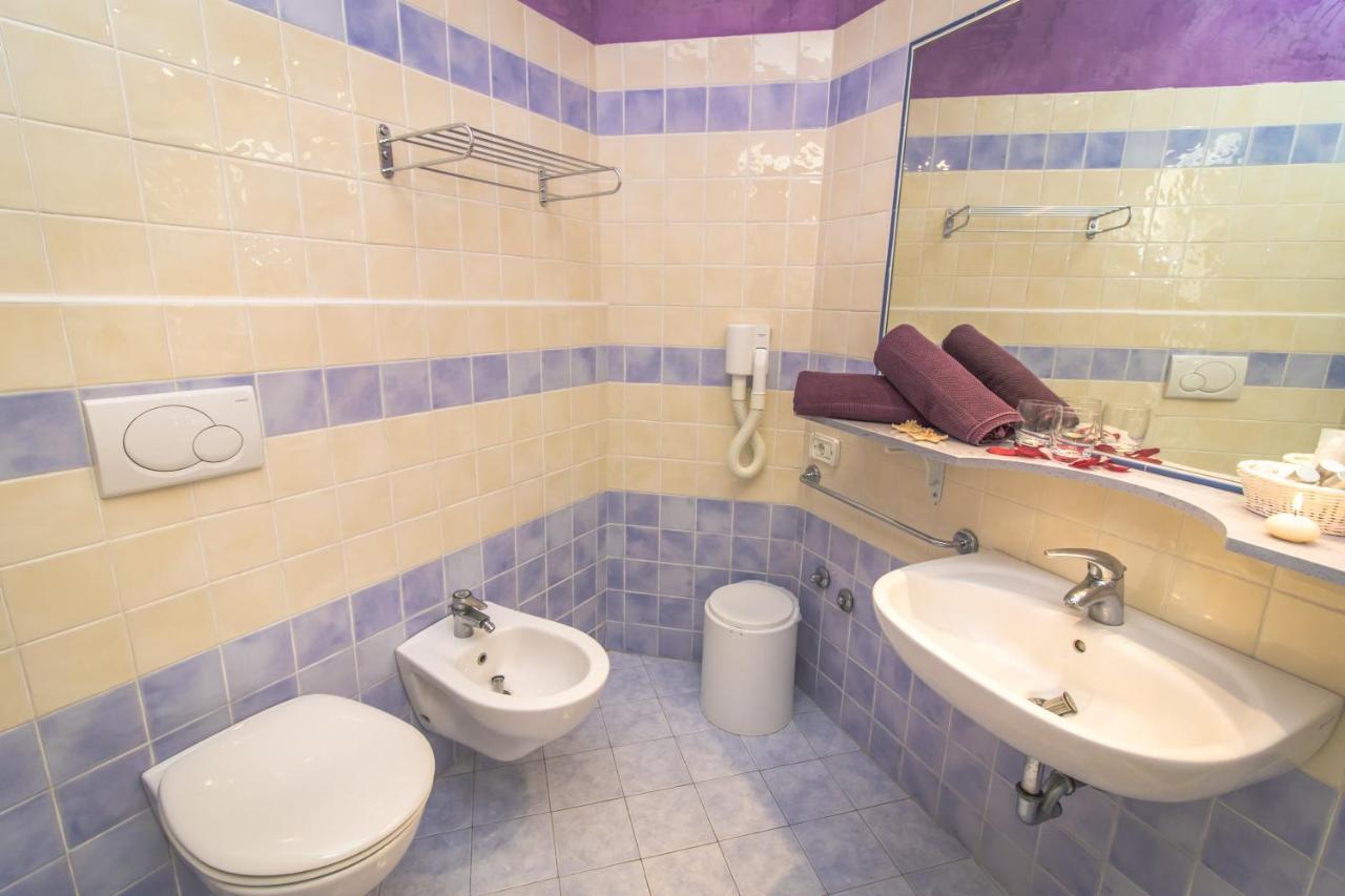 קאטוליקה Hotel London מראה חיצוני תמונה